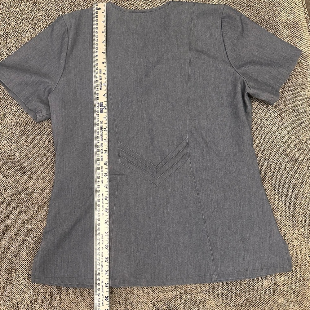 Figs gray scrub top Size medium - Picture 4 of 5
